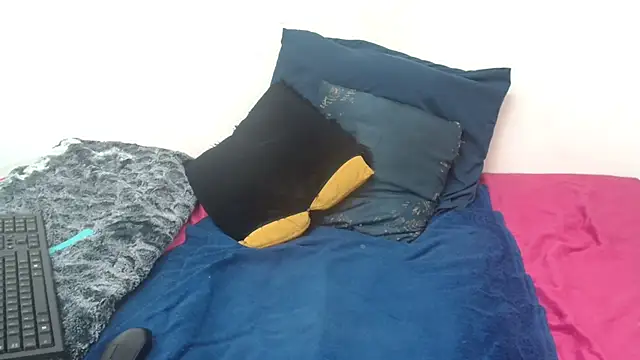longpussylips94 - LongPussyLips94's free webcam - UK Sex Cams