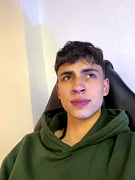 adrianrinaldi - AdrianRinaldi's free webcam