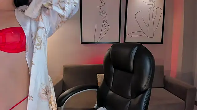 MiaLaurence