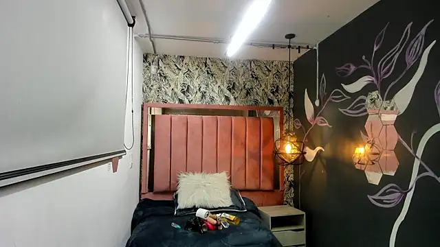 Sara_Naugty