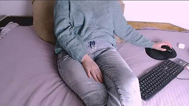 chubbymaia - ChubbyMaia's free webcam - UK Sex Cams