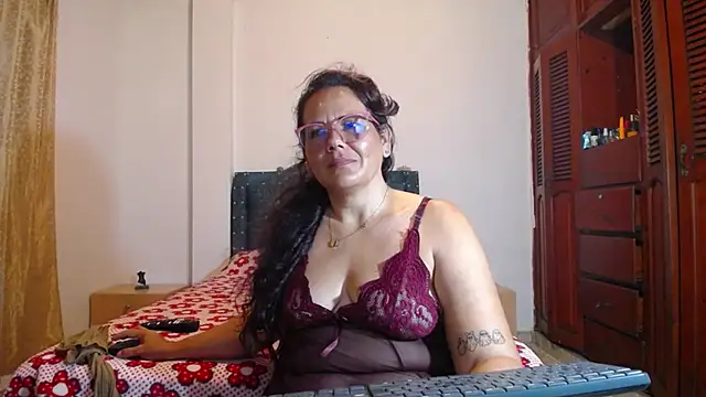 sofiamature01
