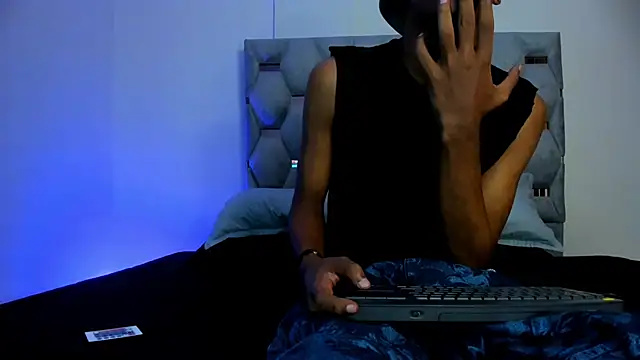 tiago_xxx_ - Tiago_xxx_'s free webcam