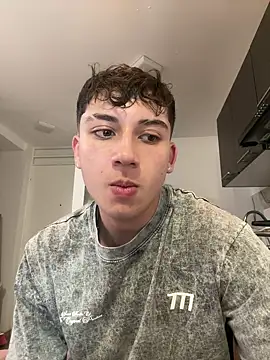 oliver_kyy (M twink) - SHOW COCK AND ASS