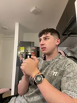 oliver_kyy (M twink) - SHOW COCK AND ASS