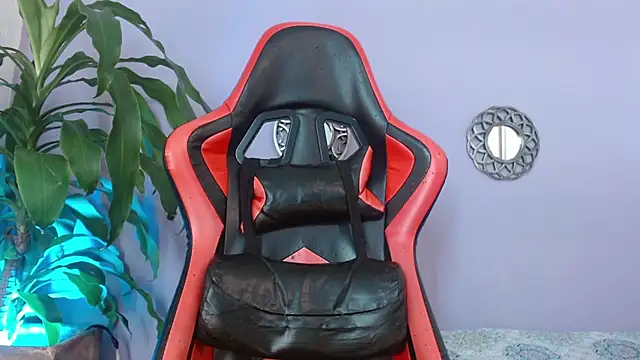 triana_crimson