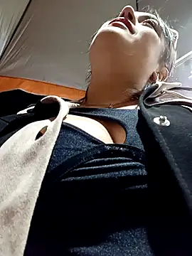 lesly_10- - Lesly_10-'s free webcam - UK Sex Cams