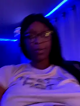KLoveeee from StripChat is Freechat