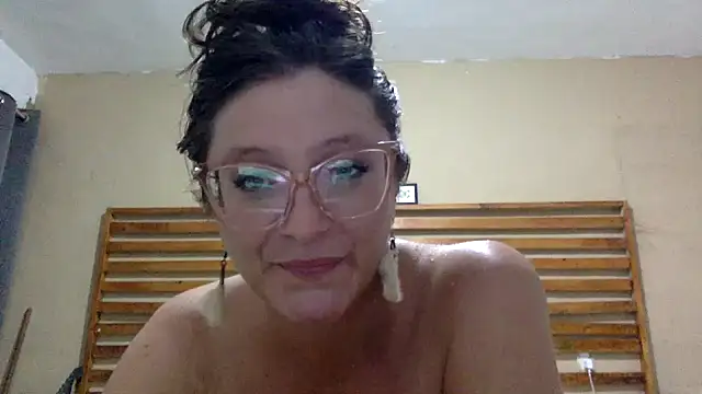 NaughtyInGlasses from StripChat is Freechat