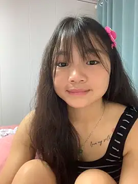 emlyly-18 - Emlyly-18's free webcam