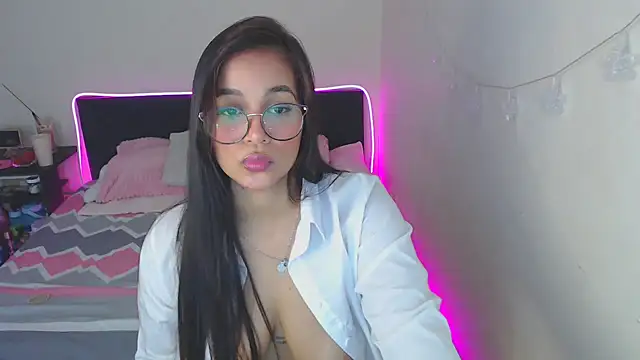 khloe_kiss06 - Khloe_kiss06's free webcam