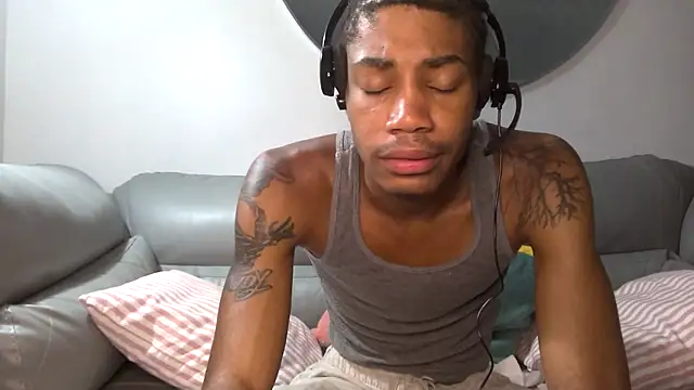 blackbulltitus - BlackBullTitus's free webcam - UK Sex Cams