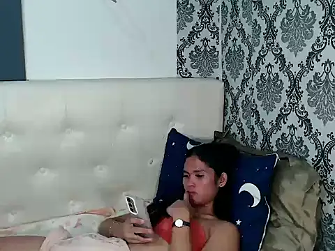 hugecock_petite - Hugecock_petite's free webcam - UK Sex Cams