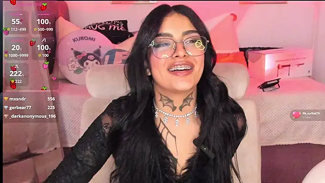 hinataw33d01 - Hinataw33d01's free webcam