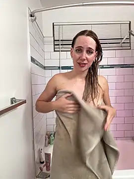 rileylovesyou from StripChat is Freechat