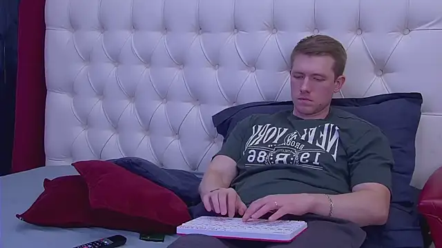 ethanpinkman - EthanPinkman's free webcam - UK Sex Cams