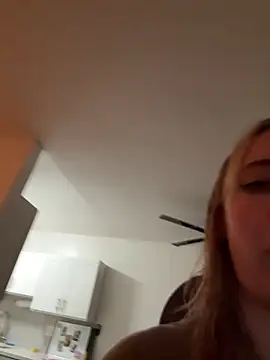 rileylovesyou - Rileylovesyou's free webcam - UK Sex Cams