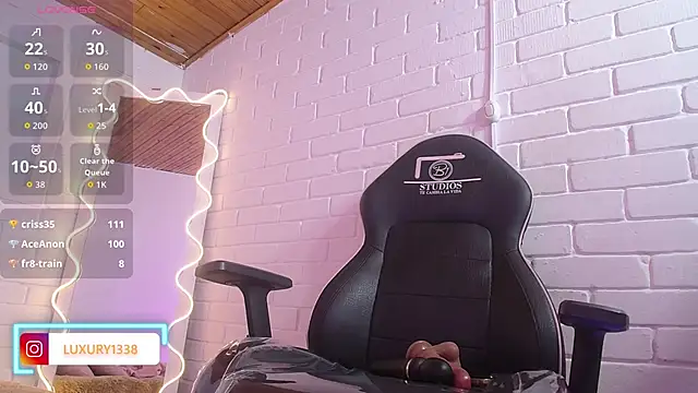 Luaxury_tay