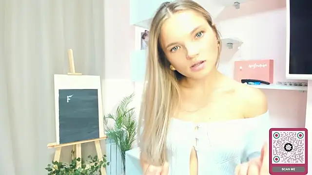 julielupo - JulieLupo's free webcam