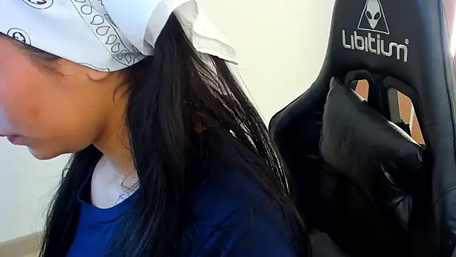 sarita_pinkie