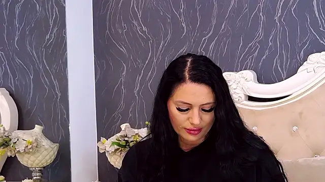 Lauren_Saint