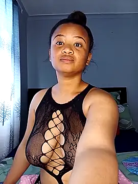 Sultrytits6