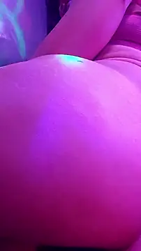 gurlnips - Gurlnips's free webcam