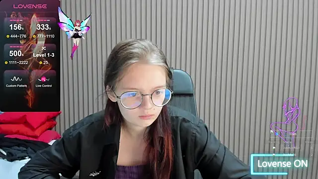 shy_elina01