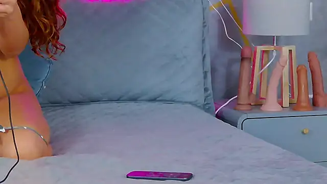  Julia_Ivy chat room