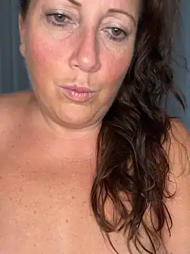 Preview of xsexycurvymilf