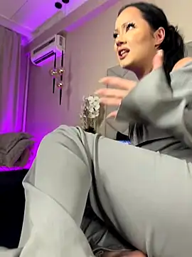 RollingGirls's Stripchat show and profile