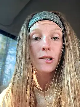 GoldenFlameGoddess's Stripchat show and profile