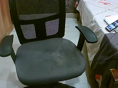 Pooja_queen003