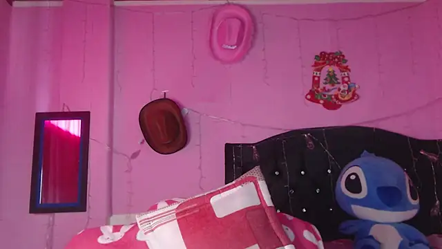 NikkiRous_