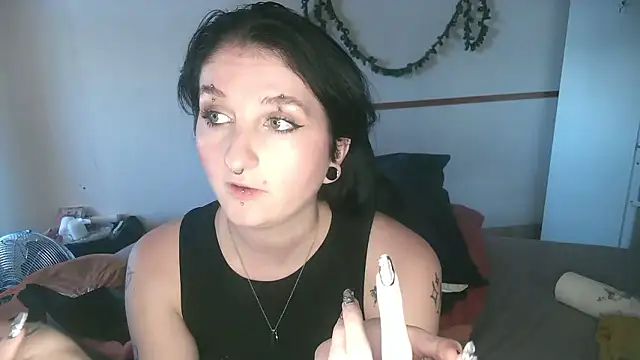 violett3333 - Violett3333's free webcam - UK Sex Cams