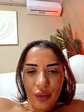 NaughtyChloe from StripChat is Freechat