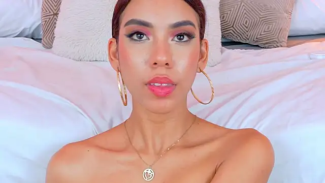 BellaHarper1