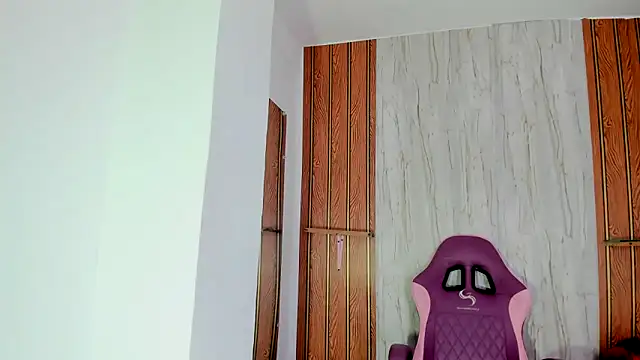 alika01 - Alika01's free webcam