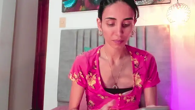 Nina_Cavaali