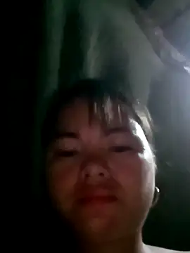 emly-xinh18