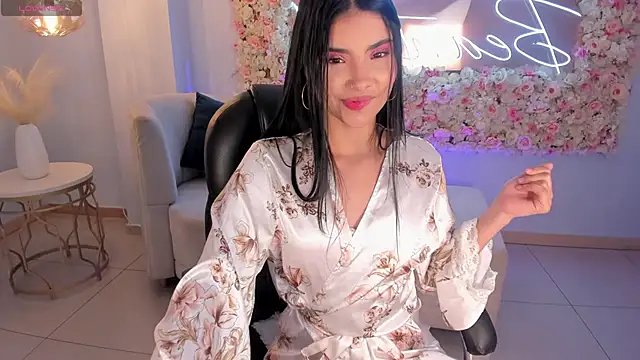 MiaLaurence
