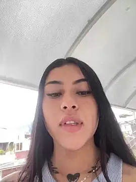 emily_22x