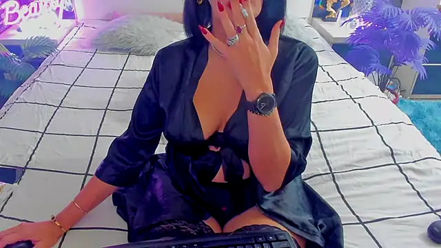 shannon4u from StripChat is Freechat