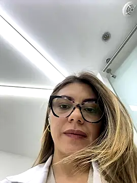 alicee16's Stripchat show and profile