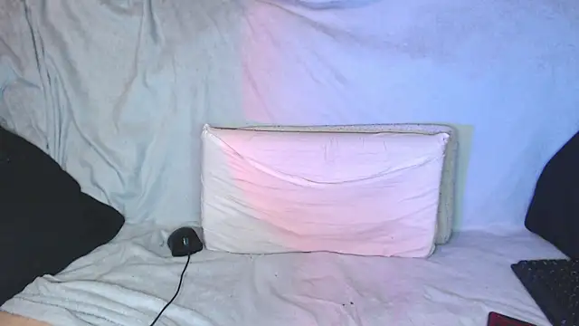 qustci-couple
