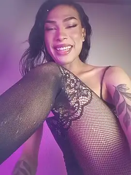 Soyshelly Live Webcam on Stripchat