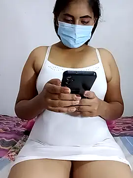 SLZAARA from StripChat is Freechat