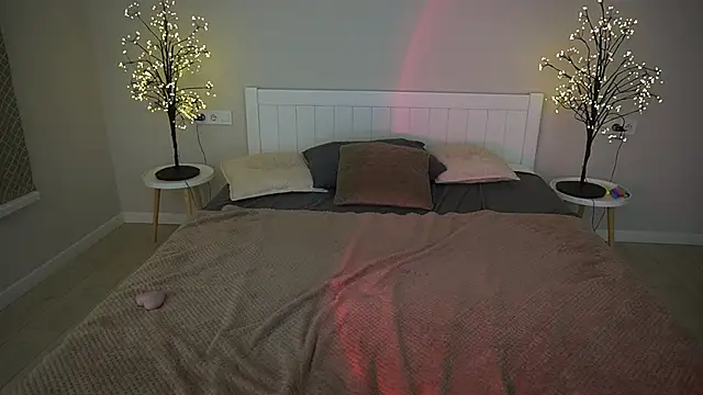 NikkiGoldSide