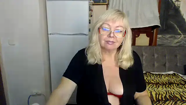 EvelynLoveShy