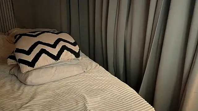 sweetninaaa - Sweetninaaa's free webcam